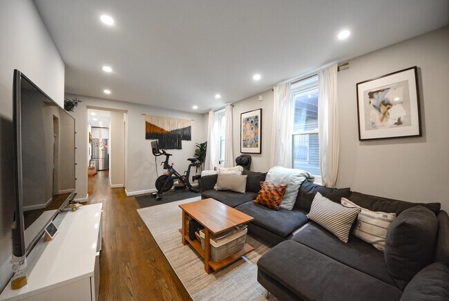 Foto del edificio - 811 Montgomery St