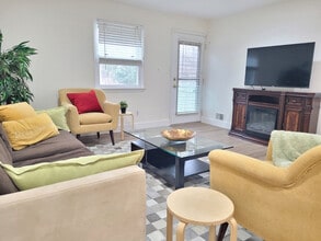 Building Photo - 8403 Woodford Ct