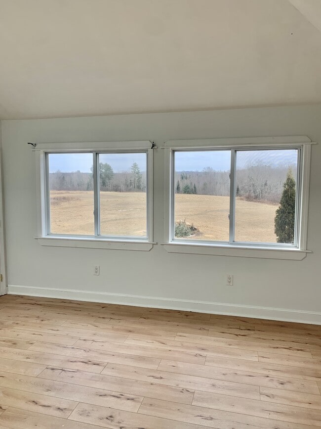 Foto del edificio - 756 Stream Rd