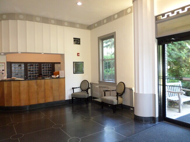 Foto del edificio - 3901 Cathedral Ave NW
