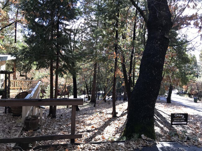 Building Photo - 23173 Oak View Dr