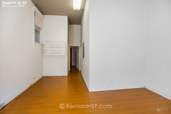 Building Photo - Office/Commercial space in Russian Hill!