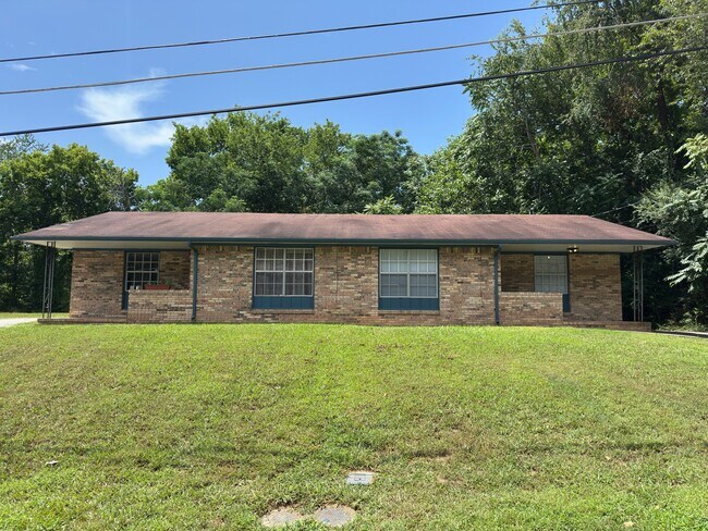 Foto del edificio - 8726 Millard Lee Ln