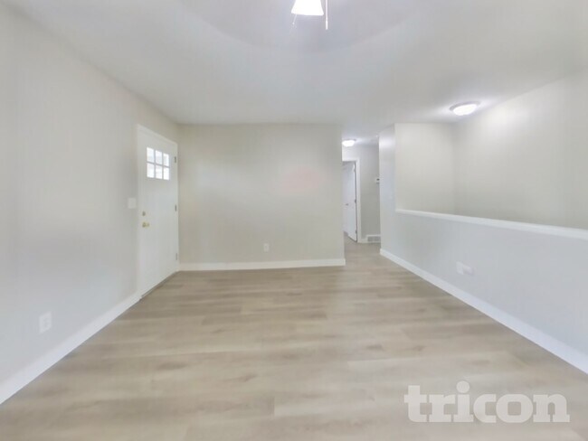 Building Photo - 505 E 40th St