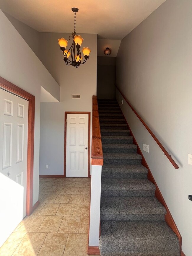 Building Photo - AVAILABLE NOW!!