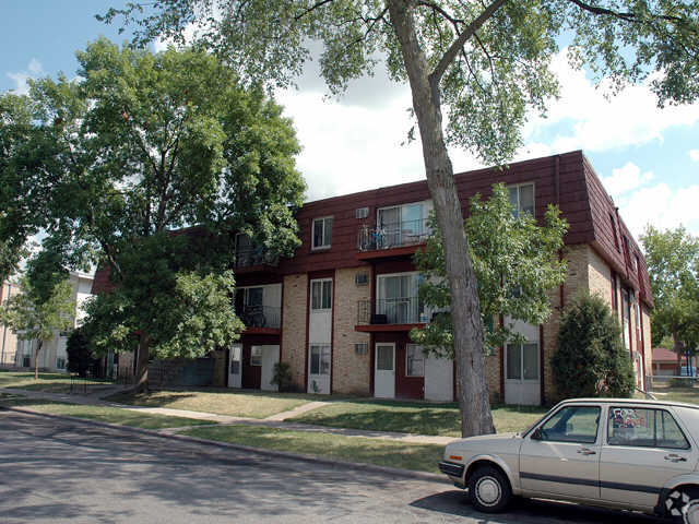 Building Photo - Pleasant Apartments