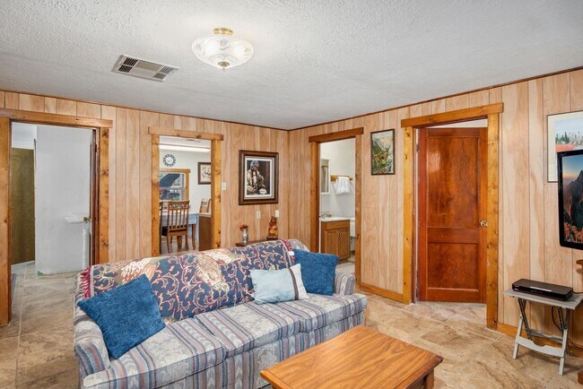Foto del edificio - 820 Carrizo Canyon Rd