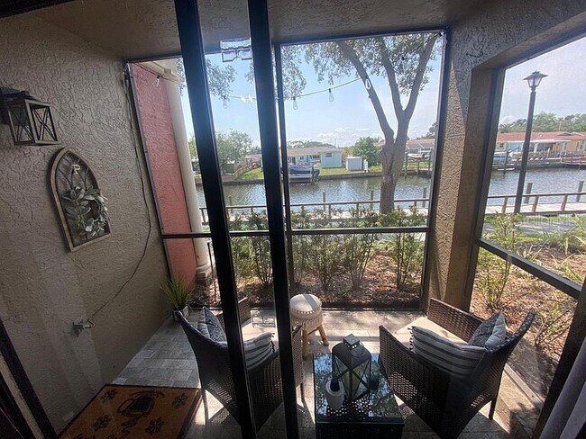 Foto del edificio - 5590 Baywater Dr