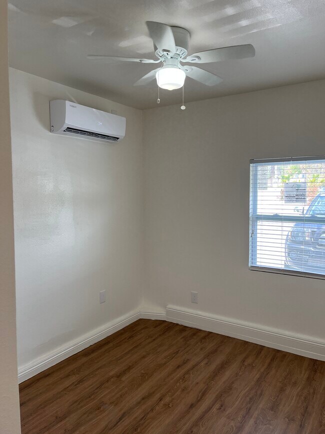 Foto del edificio - 400 W Blaine St