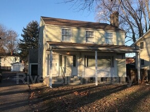 Building Photo - 423 W Lawrence Ave