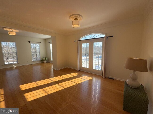 Foto del edificio - 1910 Cavalier Ln