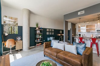 Building Photo - 2115 Yeaman Pl