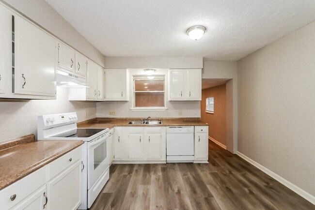 Building Photo - 6614 Villarreal Dr