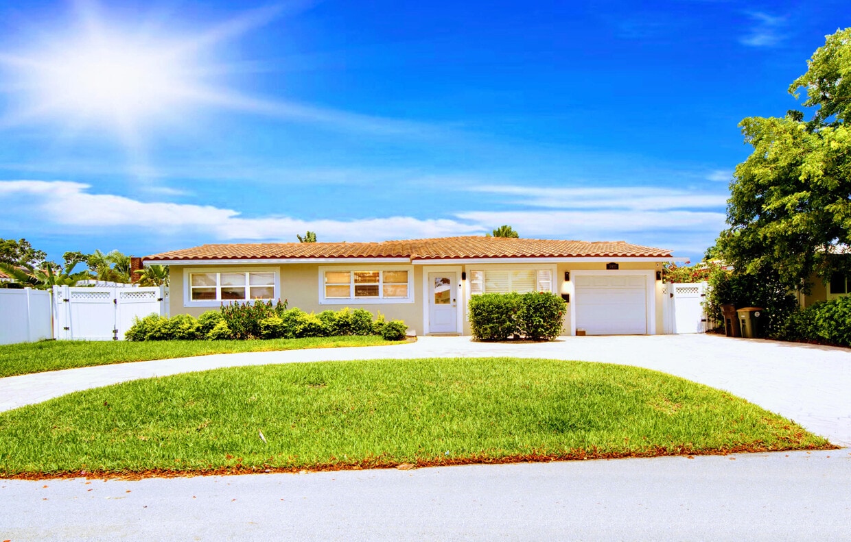 3811 NE 22nd Way, Lighthouse Point, FL 33064 House Rental in