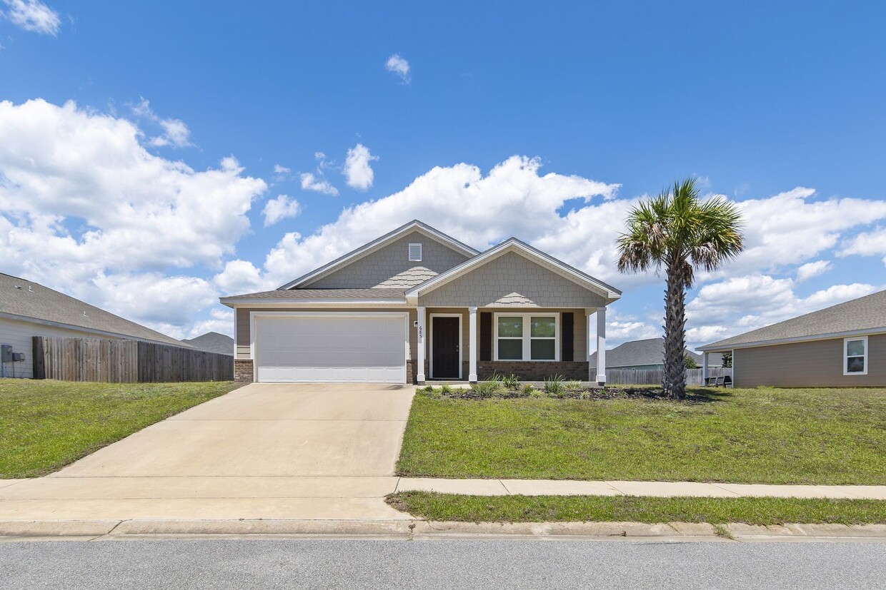 Foto principal - Beautiful 4/2 home with NEW fenced yard