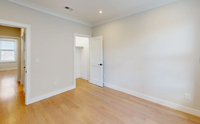 Building Photo - Charming 3 Bedroom-No Broker Fee