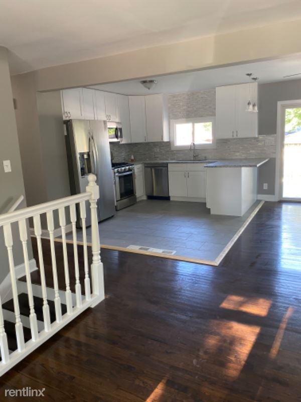 Building Photo - 4 br, 2 bath House - 1043 N Wood St
