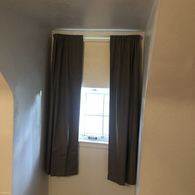 Building Photo - 3 br, 1.5 bath House - 1719 Bridge St NW