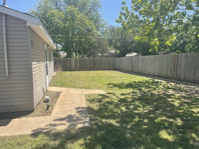 Foto del edificio - 3319 Sherwood Ln