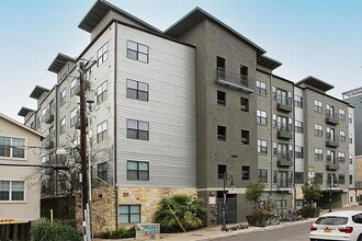 Building Photo - 2502 Leon St