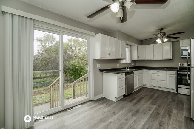 Building Photo - 3129 Parklane Ave