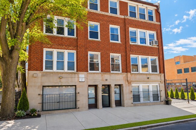 Building Photo - 1635 W Morse Ave