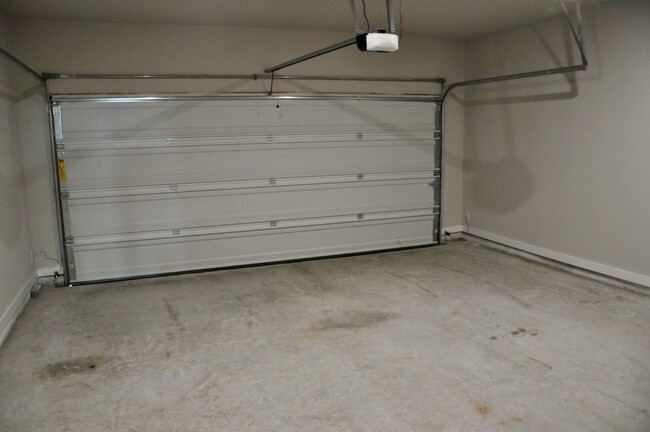 Building Photo - 303 Goosewood Dr