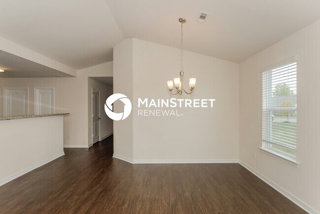 Building Photo - 3 Bedroom Pet-Friendly Home in Columbia, TN with Main Street Renewal