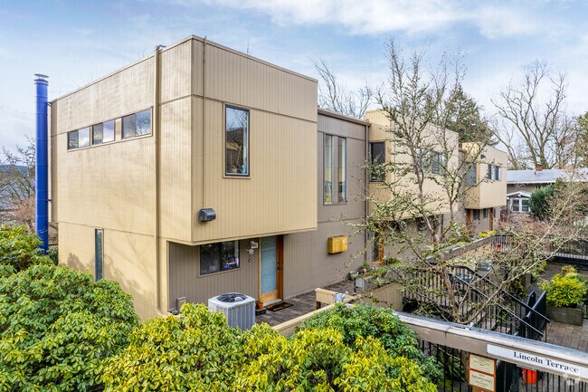 Exterior - 970-988 Lincoln St