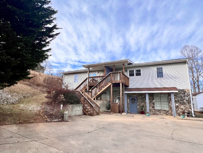 Foto del edificio - 38 Long Meadow Dr