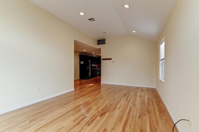 Building Photo - 52 Randolph Ave