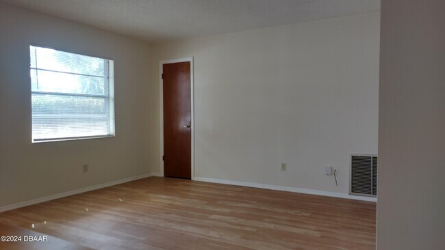 Building Photo - 3016 India Palm Dr