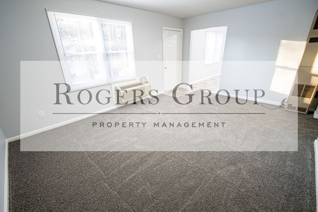 Building Photo - #233 - 100-102 Holly Ct Duplex