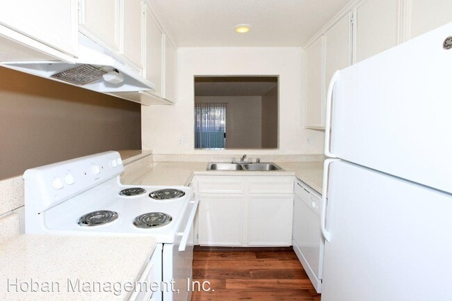 Building Photo - 3 br, 2 bath Apartment - 246 N Emerald Dr....