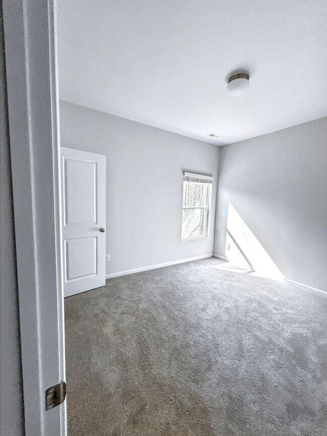 Foto del edificio - 1393 Karriker Ln