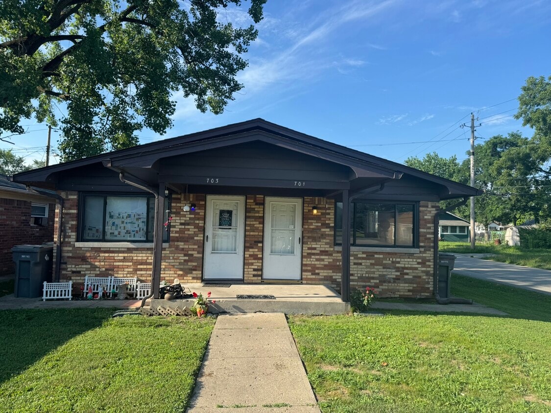 Front - 701 E Perry St