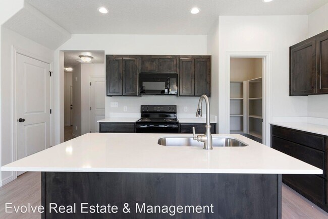 Foto del edificio - 3 br, 2.5 bath House - 728 N Old Fort Drive