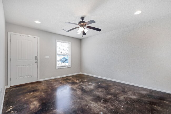 Foto del edificio - 19 Lawrence Rd 434