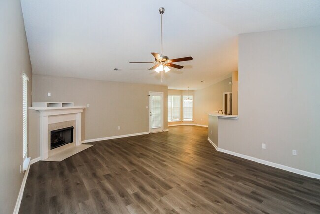 Foto del edificio - 8153 Green Valley Cove