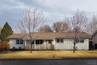 Building Photo - 1444 NW Canyon Dr