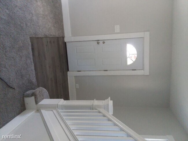 Building Photo - 3 br, 1 bath House - 615 20th Street