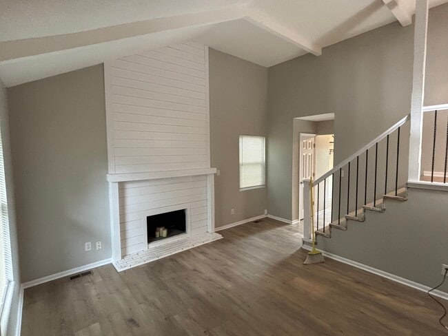 Building Photo - 1411 La Chateau Dr