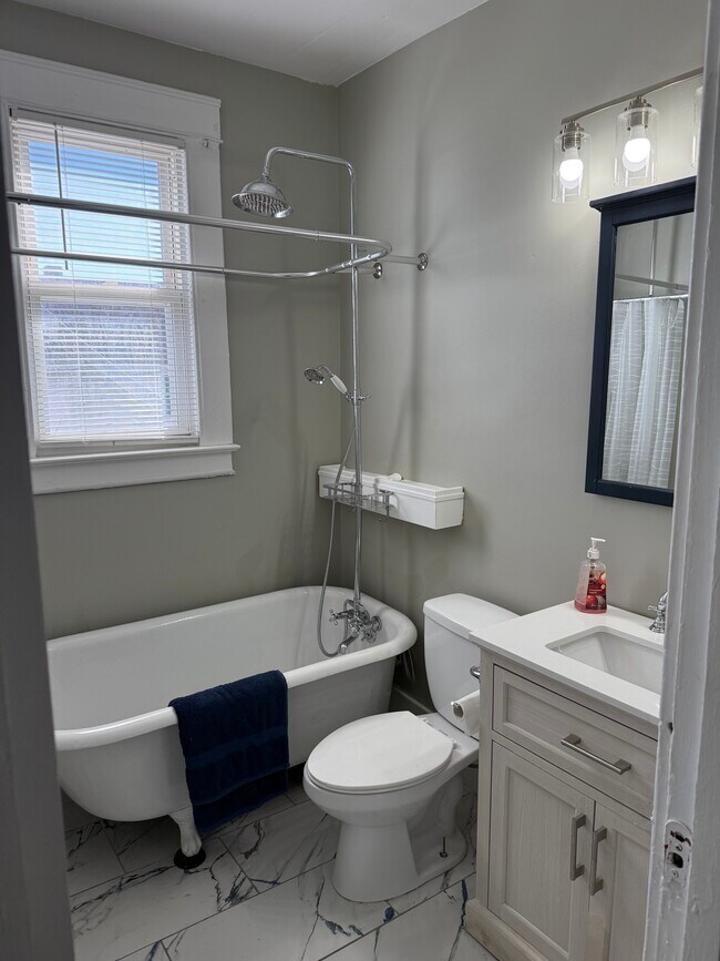 Foto del edificio - 813 Campbell Ave