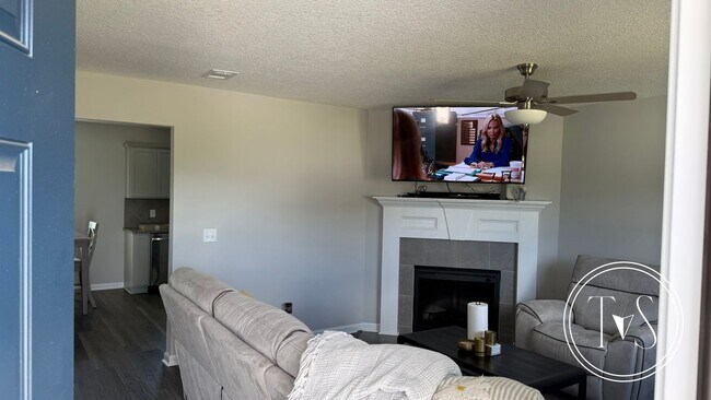 Foto del edificio - RATE DROP ALERT (was $2600/month) and SUMM...
