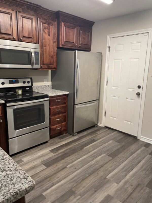 Building Photo - 920 W Bond St