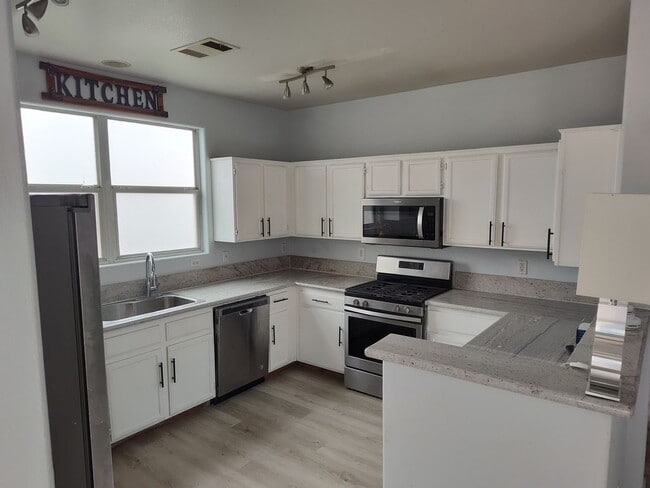 Building Photo - Washington/Rancho 4 bed, 2.5 bath