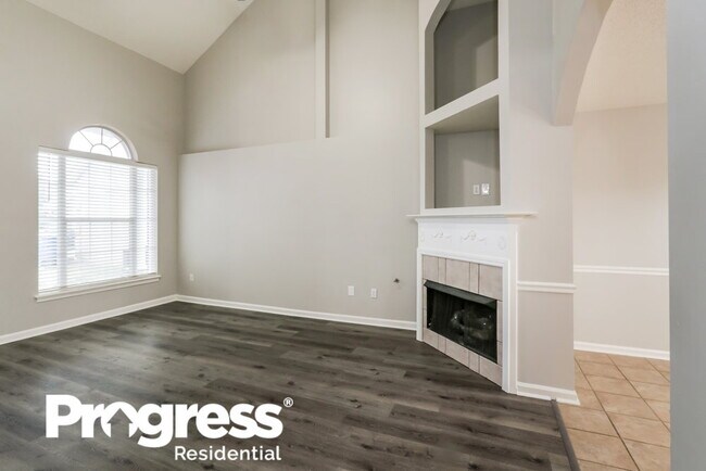 Building Photo - 9719 Dogwood Ct W