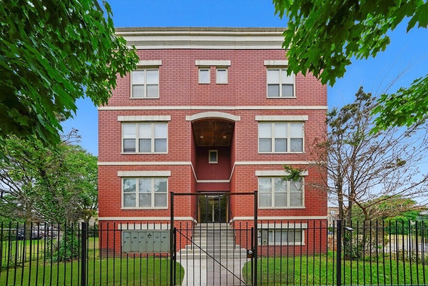 Foto principal - 6220 S Kenwood Ave