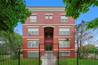 Building Photo - 6220 S Kenwood Ave