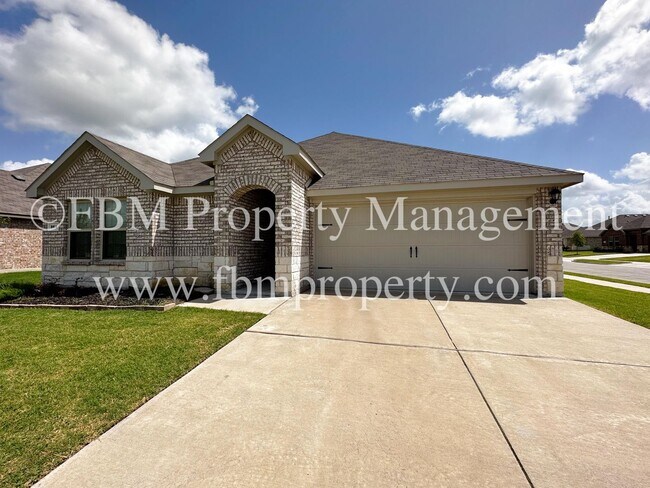 Building Photo - 264 Thoroughbred St